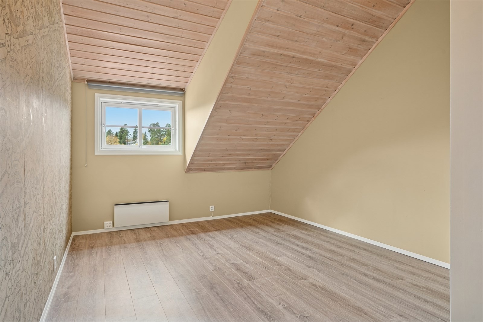 Her er det også plass til det du måtte ønske av seng, pult, og garderobeløsninger Galleribilde