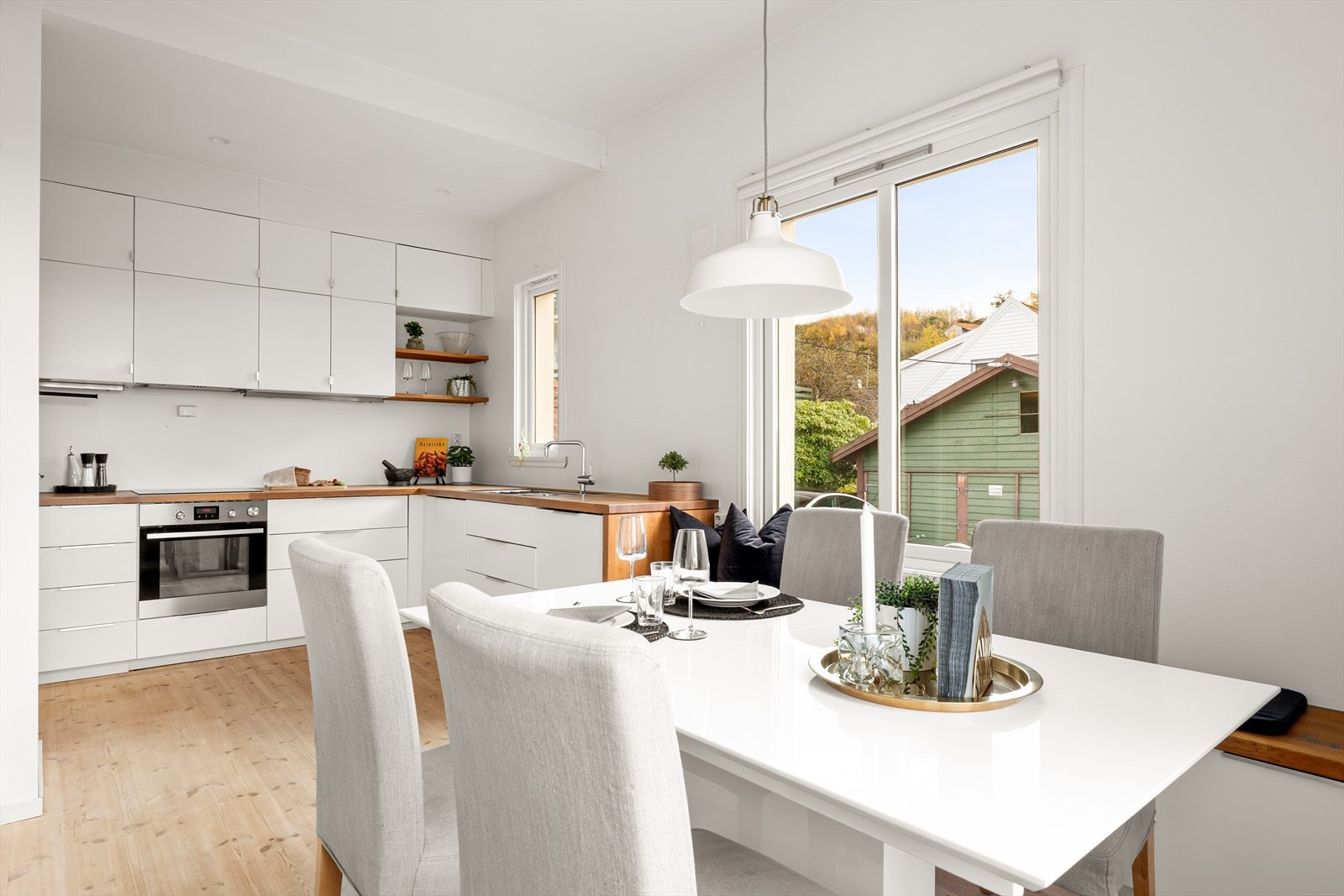 Gulvvarme på kjøkken, entré og deler av stuen. Galleribilde