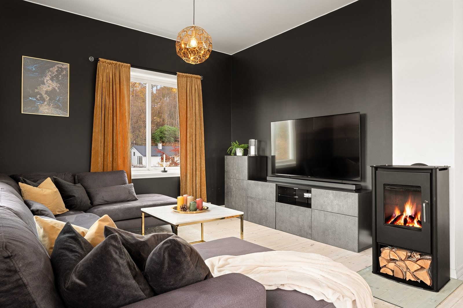 Stuen har en lun og luftig atmosfære på ca. 26,1 m². Galleribilde