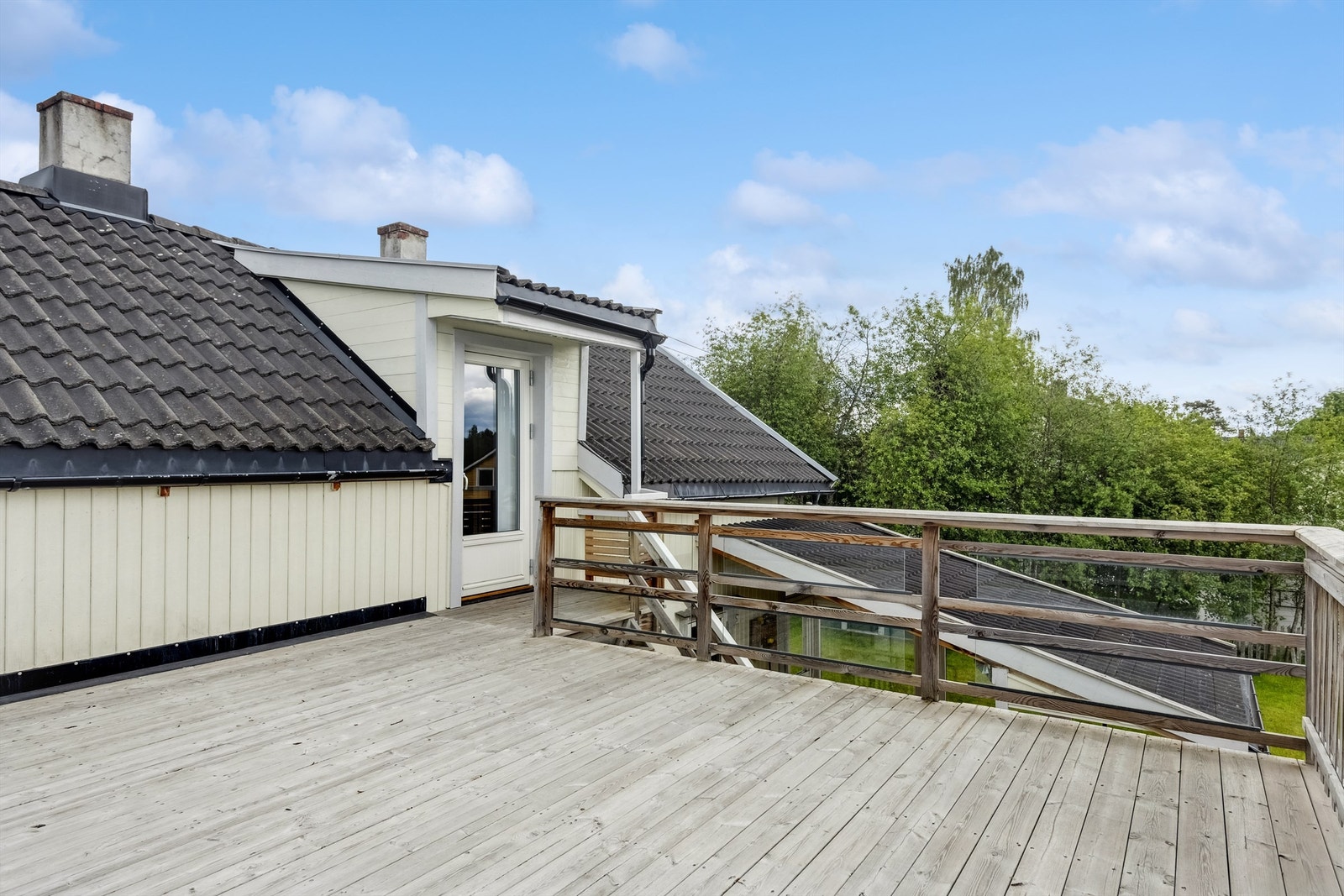 Takterrassen gir gode mulighet lange sommerkvelder under åpen himmel. Galleribilde