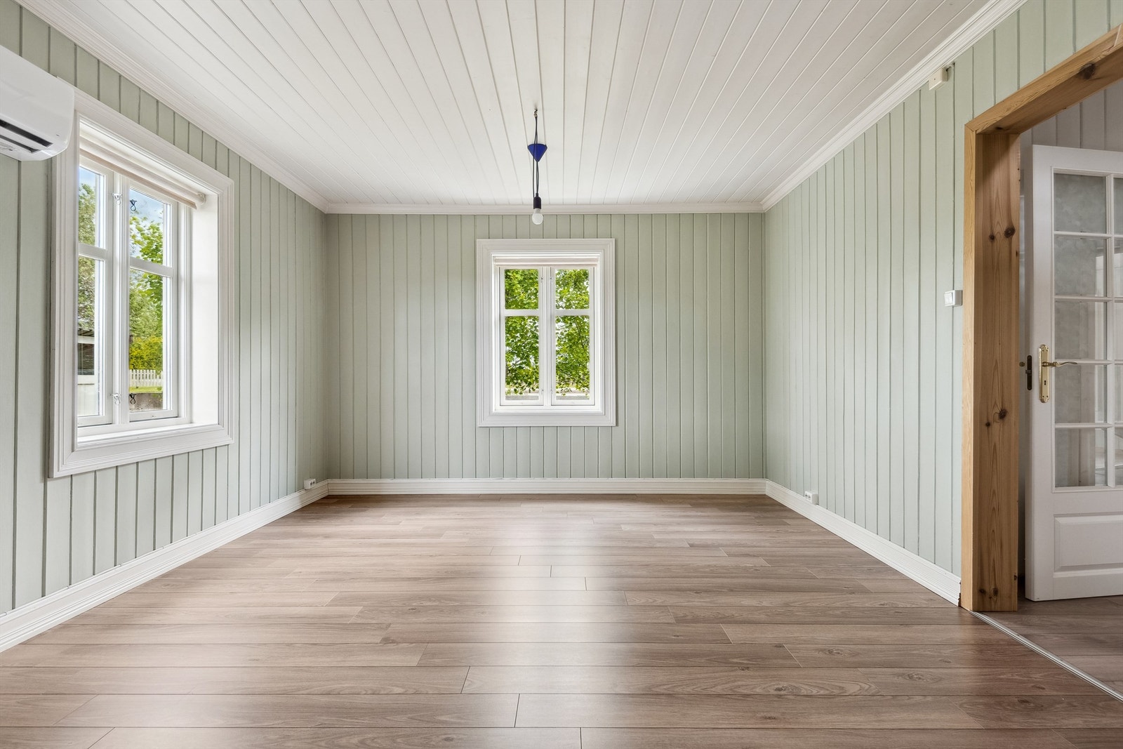 Det ble montert en varmepumpe på spisestuen i 2024 Galleribilde