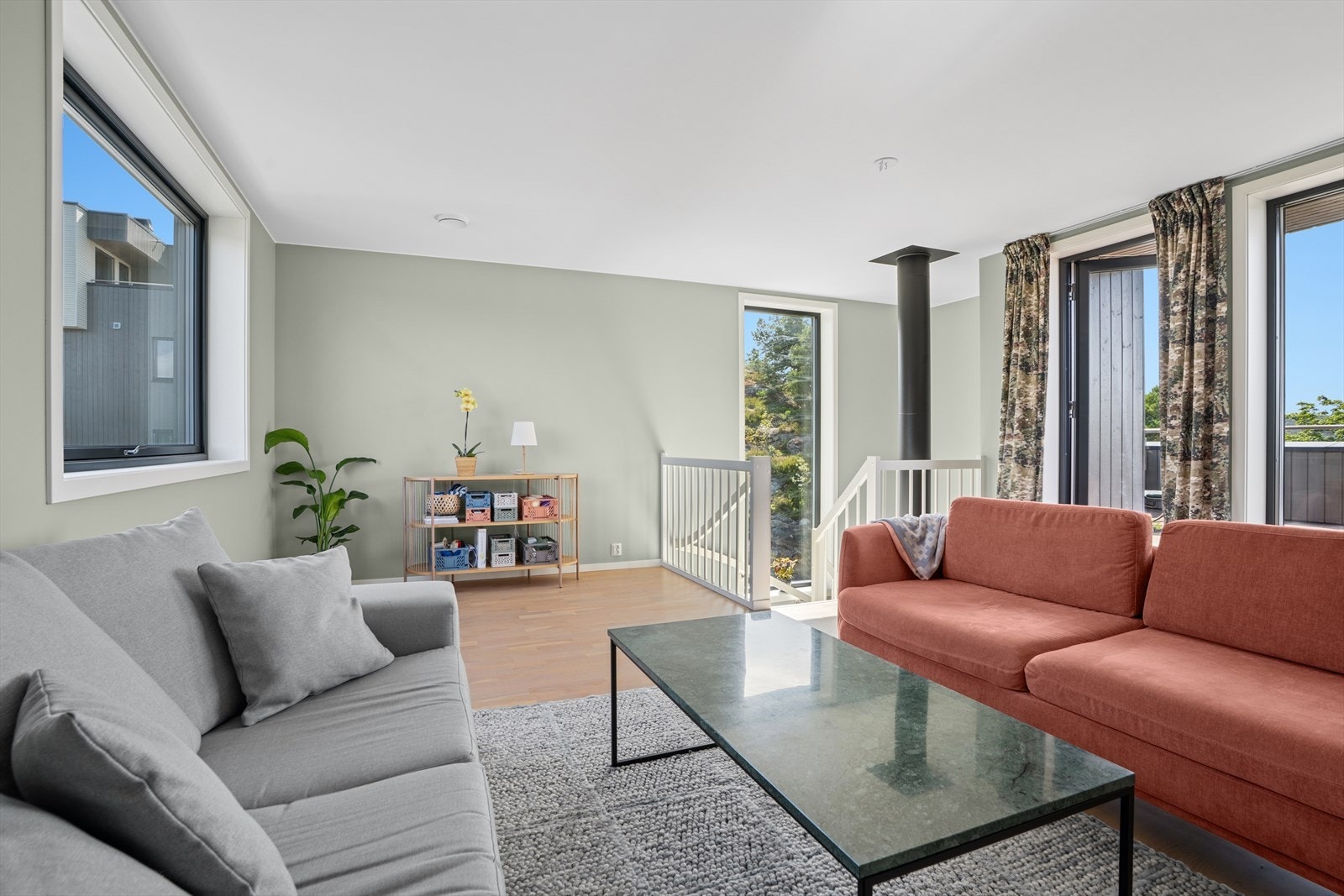 Her får man ekstra spillerom, og stuen er perfekt hvis noen i familien ønsker å trekke seg litt tilbake. Galleribilde