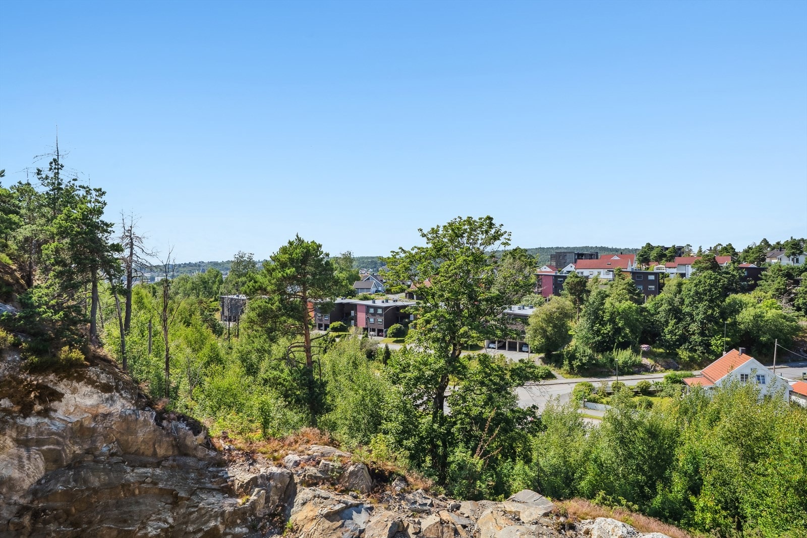 Her bor man i et rolig, men sentrumsnært område, med kort gangavstand til skole, marka og Verket brygge. Galleribilde