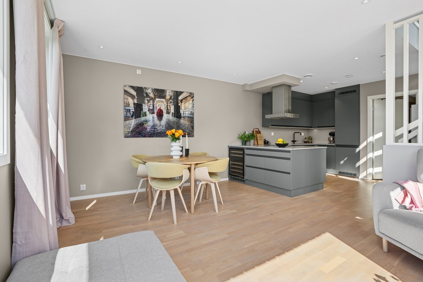 Pene overflater og parkett på gulv. Galleribilde