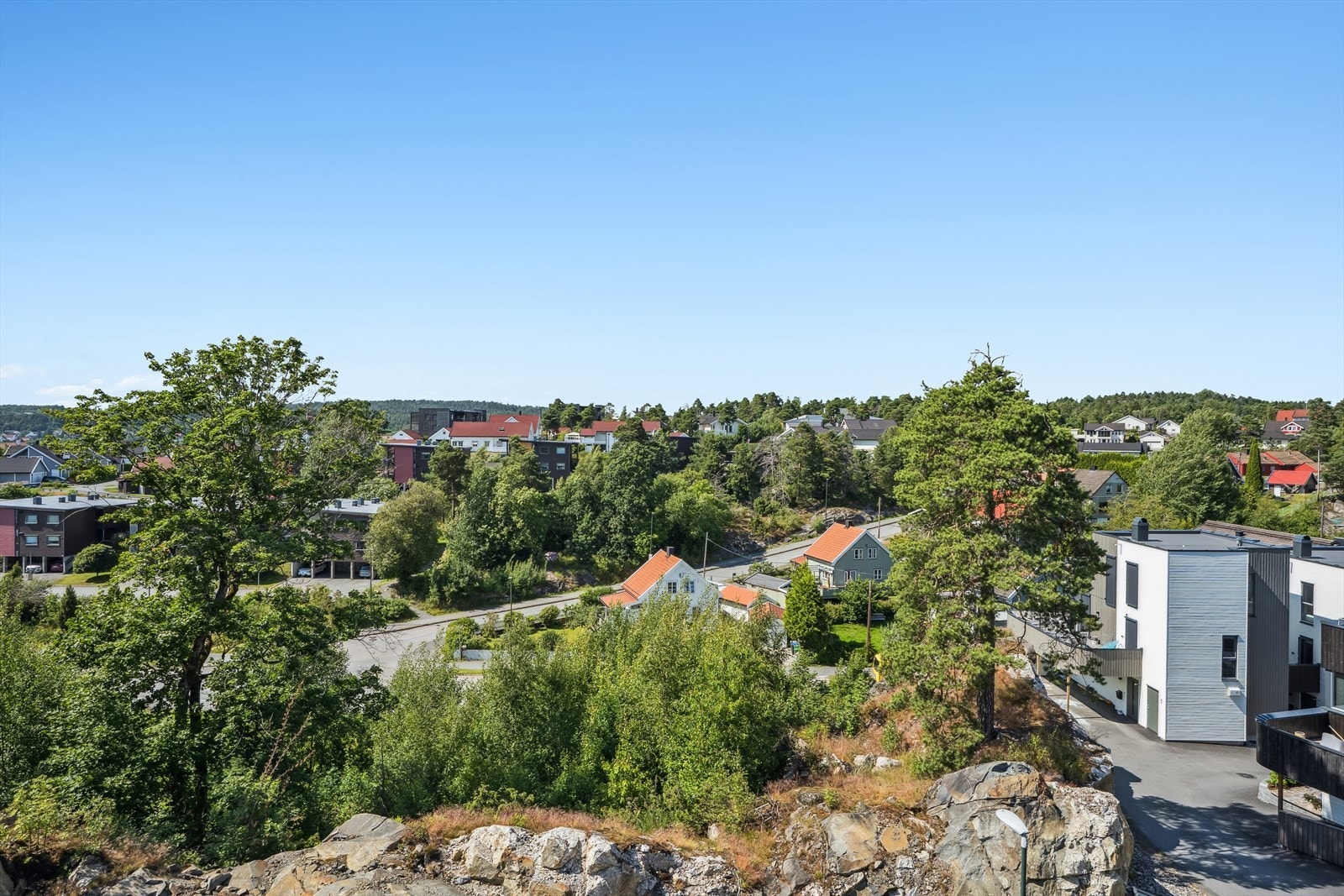 Flott utsikt over nærområdet! Beliggenheten gir lite innsyn. Galleribilde