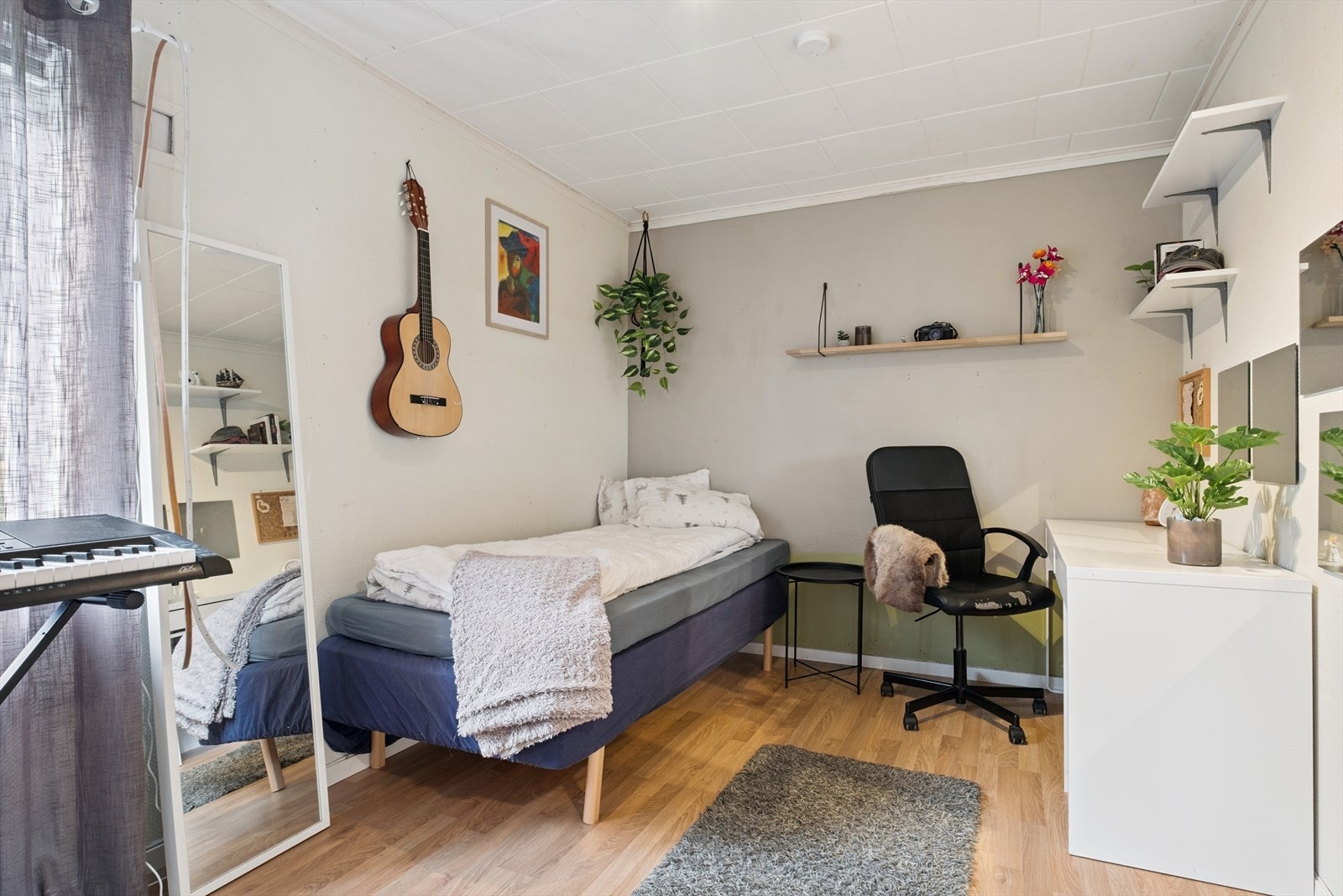 Et lyst og luftig soverom - perfekt som barnerom eller gjesterom. Galleribilde