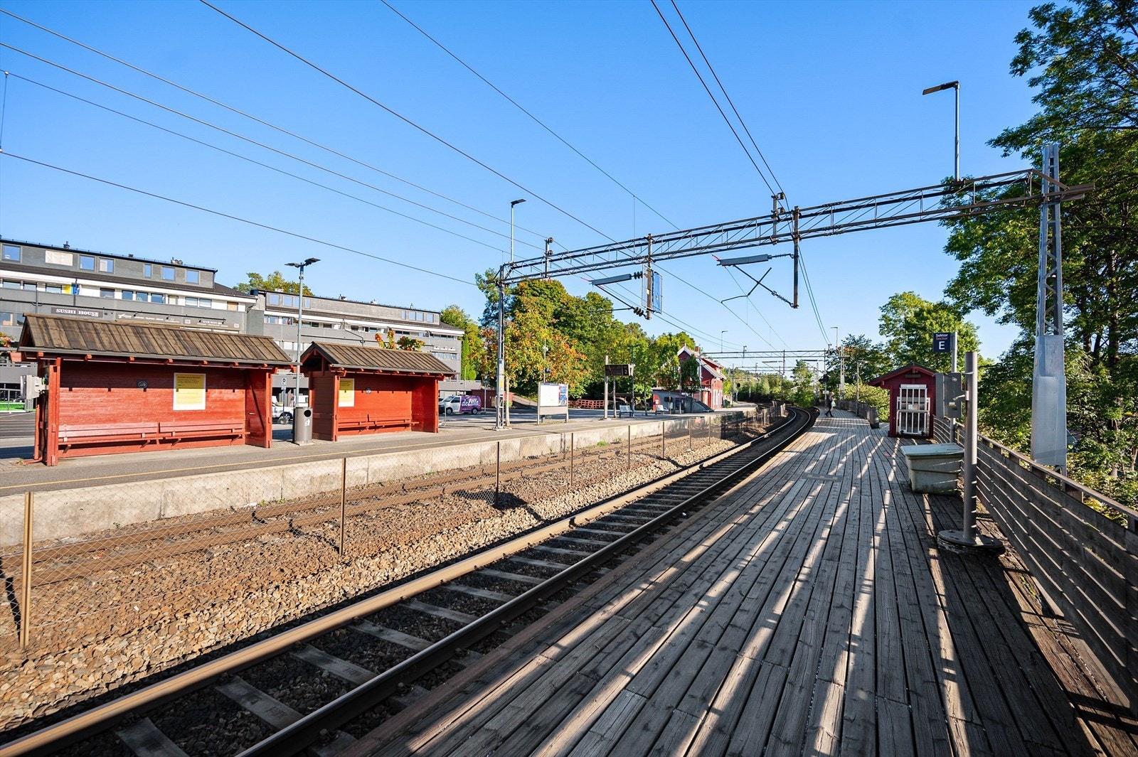 Oppegård togstasjon, kun 8 minutters gange fra boligen. Galleribilde