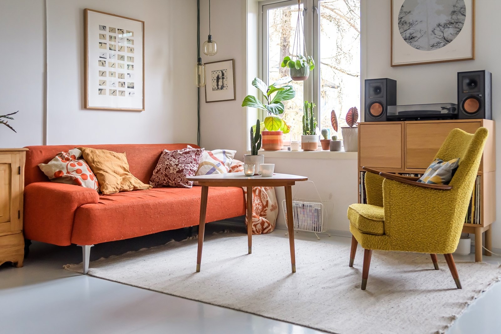 Det er god plass til ulike sittegrupper Galleribilde