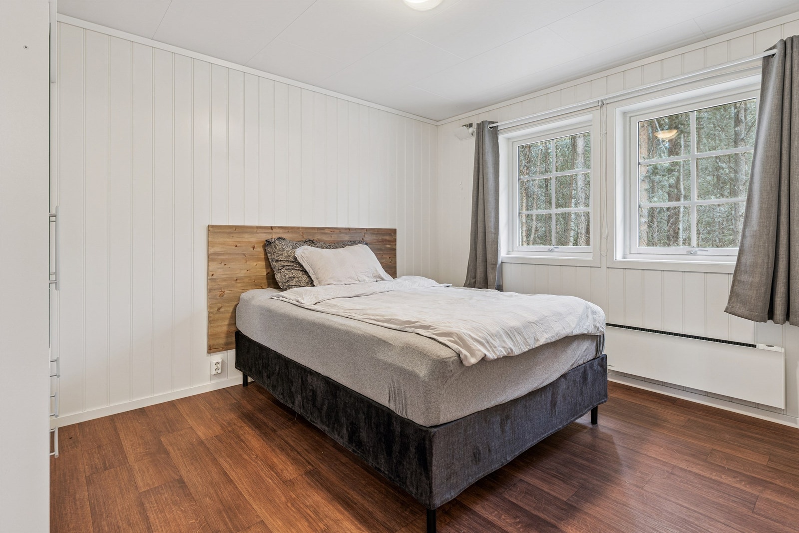 Hovedsoverommet har god plass til dobbeltseng og tilhørende møblement. Galleribilde