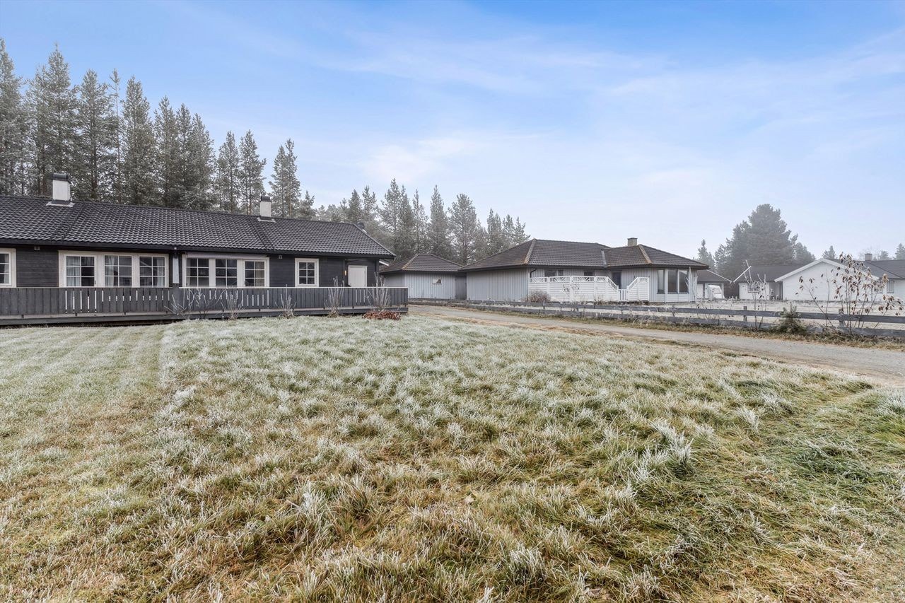 Eiendommen har en attraktiv beliggenhet i et veletablert og rolig boligfelt på Fåset. Galleribilde