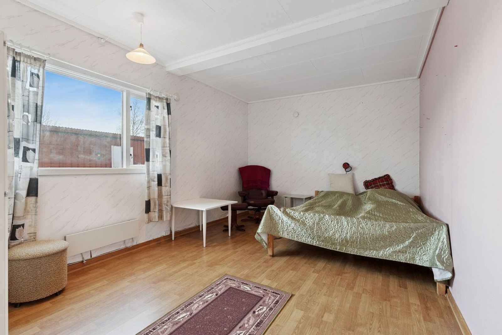 Stort soverom i underetasjen på 14,4 kvm. Galleribilde