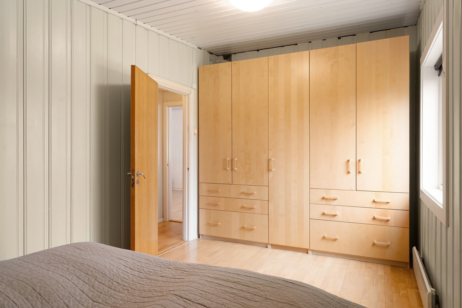 Hovedsoverommet med masse skapplass Galleribilde