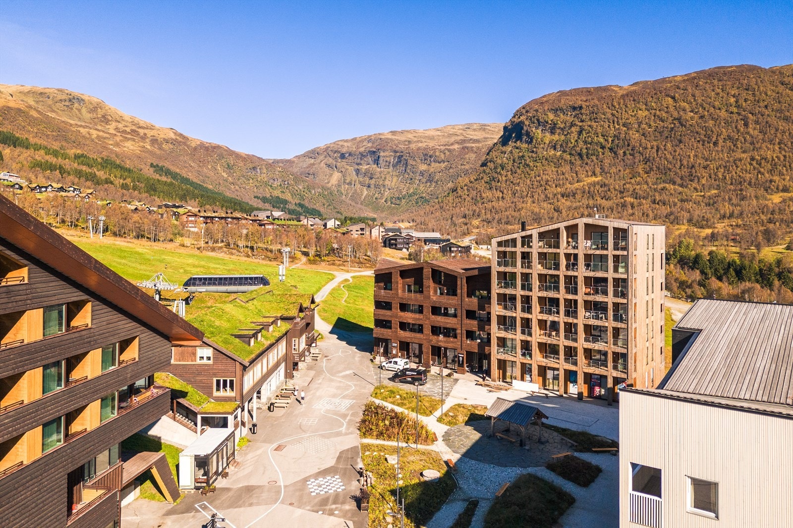 Bygget ligger sentralt plassert midt i Myrkdalen Fjellandsby, med skitrekk og flotte langrennsløyper i umiddelbar nærhet. Galleribilde