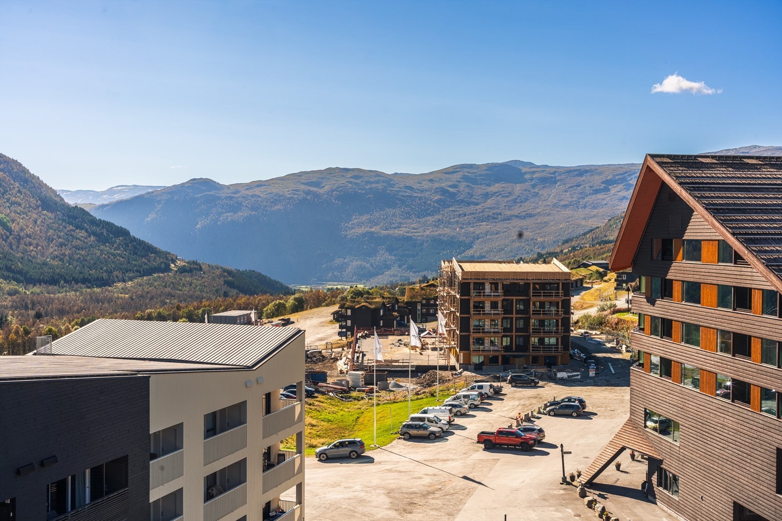 Solrik altan med flott utsikt. Galleribilde