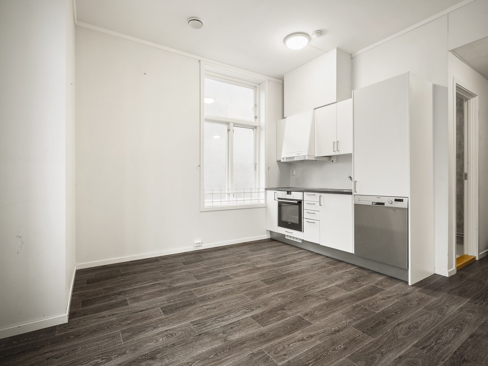 Rikelig med naturlig lys inn mot hovedrom! Galleribilde