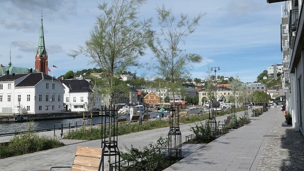 Langbryggen er et idyllisk sted for rekreasjon. Galleribilde