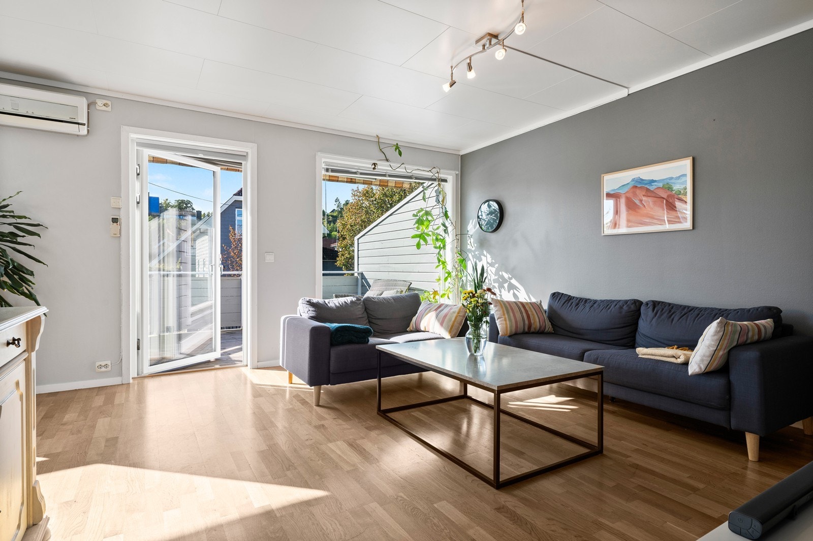 Fra stue er det utgang til veranda. Galleribilde