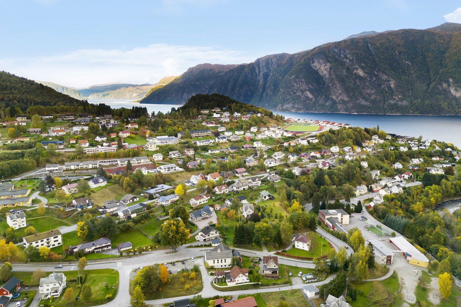 Sentral og fin beliggenhet med gangavstand til alt Stranda har å by på. Galleribilde