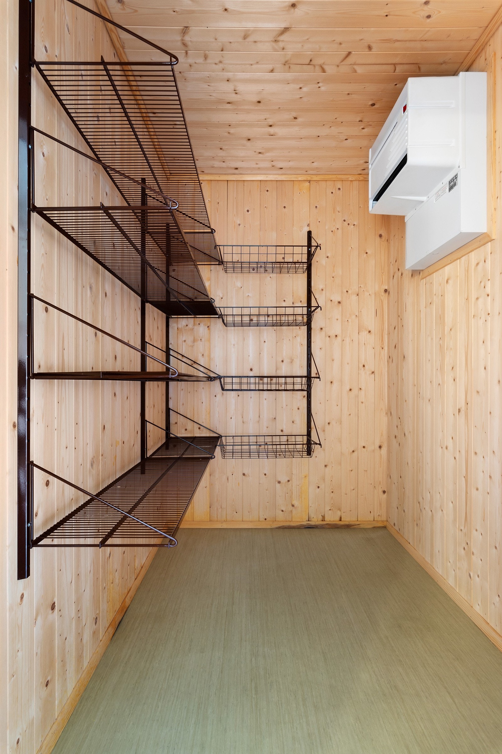 Det er godt med hylleplass på kjølerommet. Galleribilde