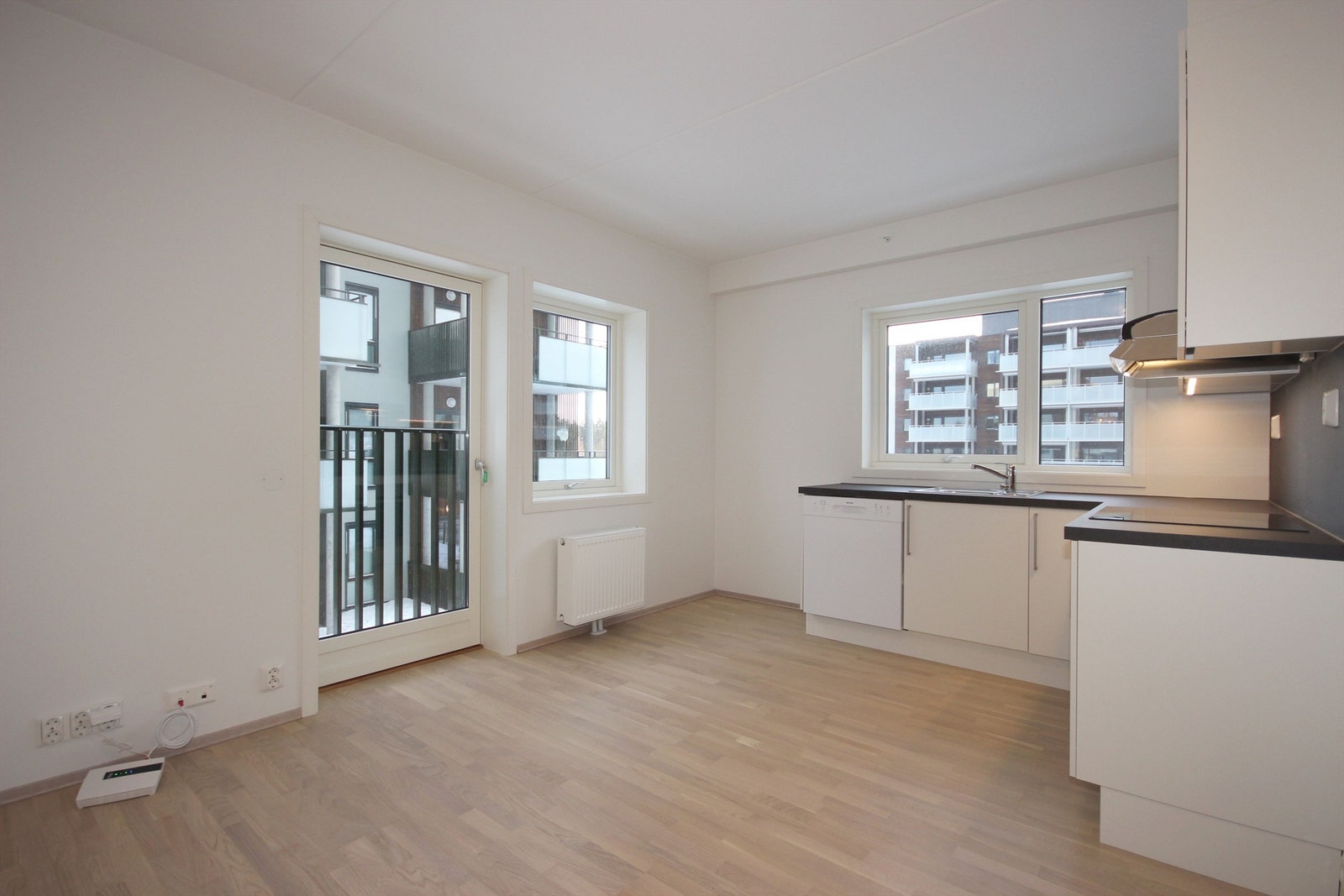 Stue med åpen kjøkkenløsning. Galleribilde