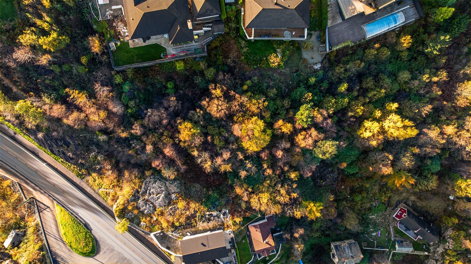 Området er utbygd med offentlig vann og avløpsnett. Galleribilde