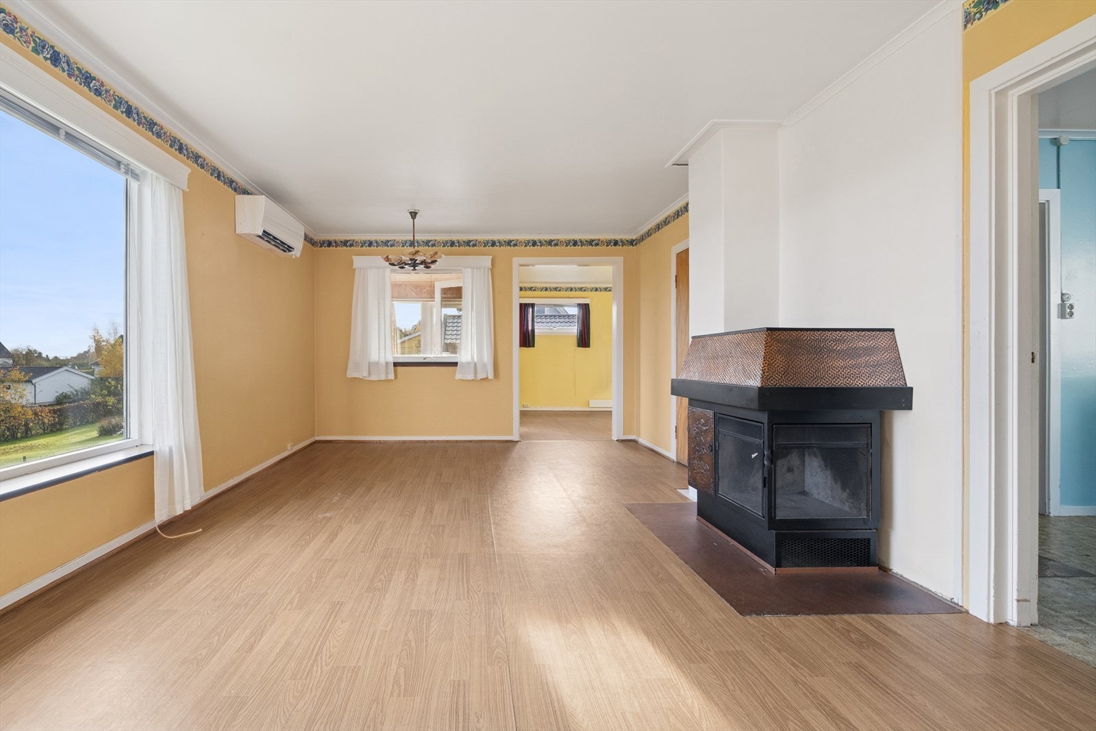 Stuens gode størrelse gjør den enkel å innrede. Galleribilde