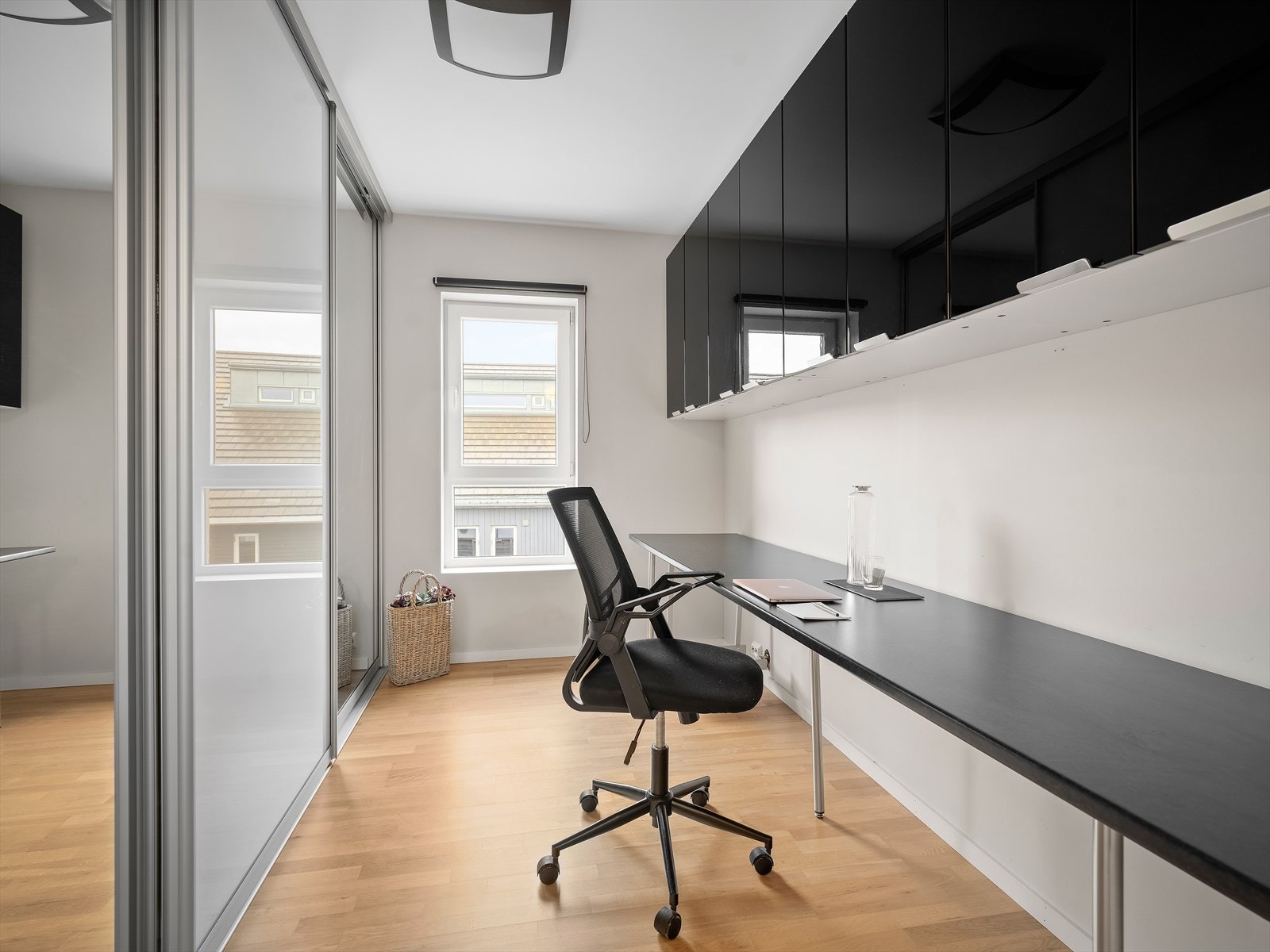 Soverom 5 er i dag benyttet som walk-in closet/kontor Galleribilde