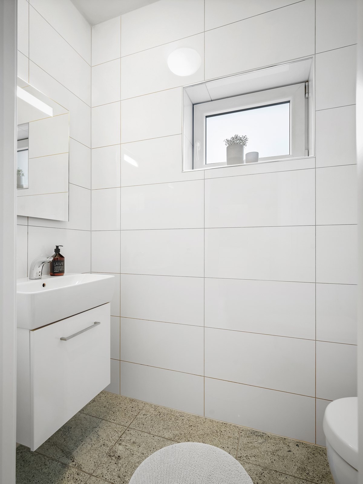 Eget wc-rom i nærheten av entreen Galleribilde