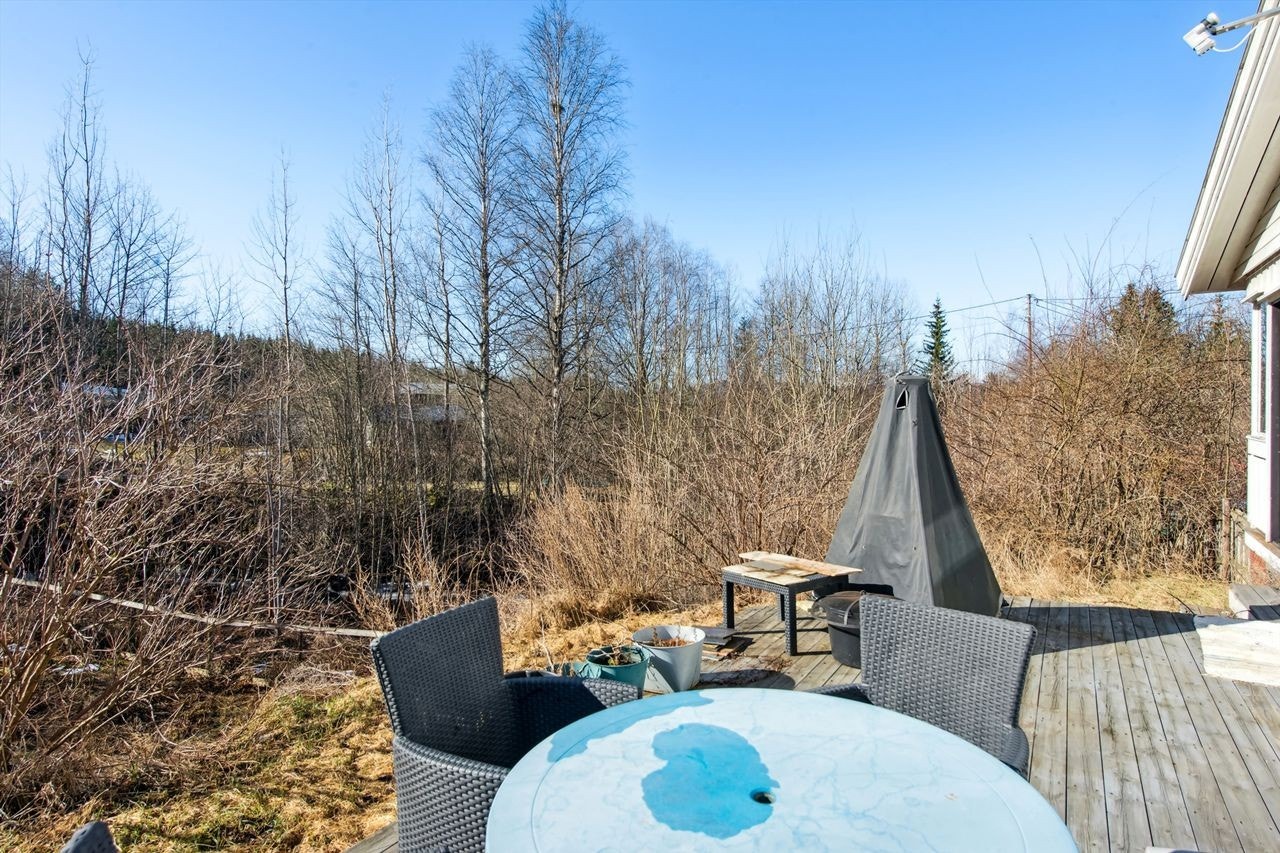 Solrik og usjenert uteplass Galleribilde