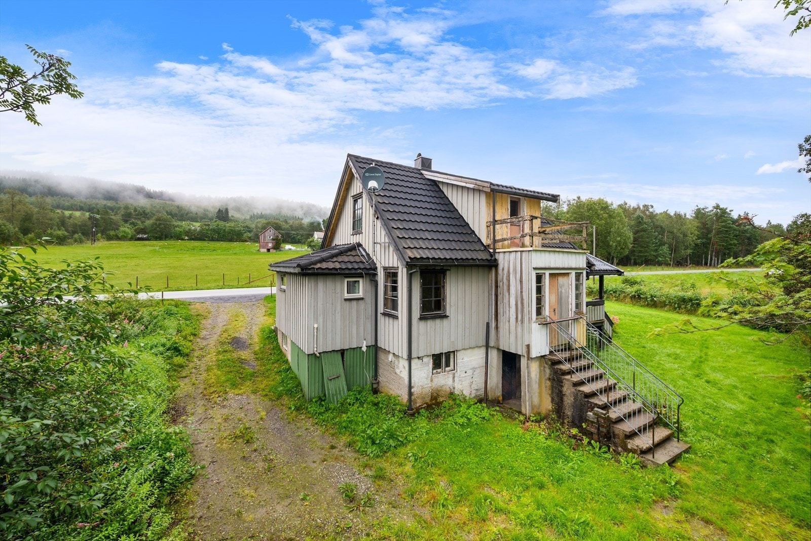 Eneboligen er av eldre byggeår og oppgraderinger må påregnes. Galleribilde