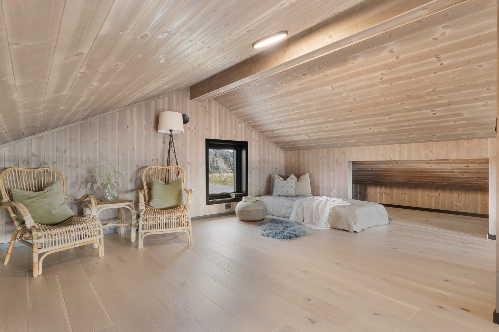 Hems - skyvedører ved kott blir levert som vil gi god oppbevaring. Galleribilde