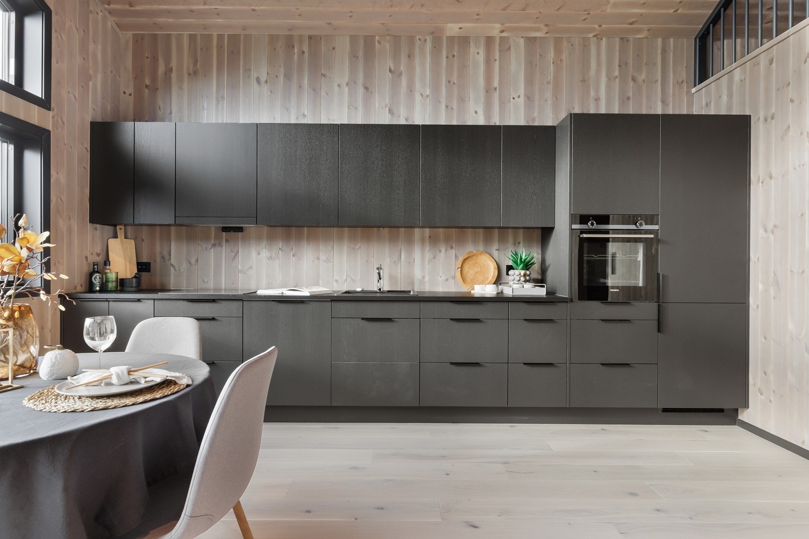 Moderne kjøkken levert fra Bjerks trevarefabrikk Galleribilde