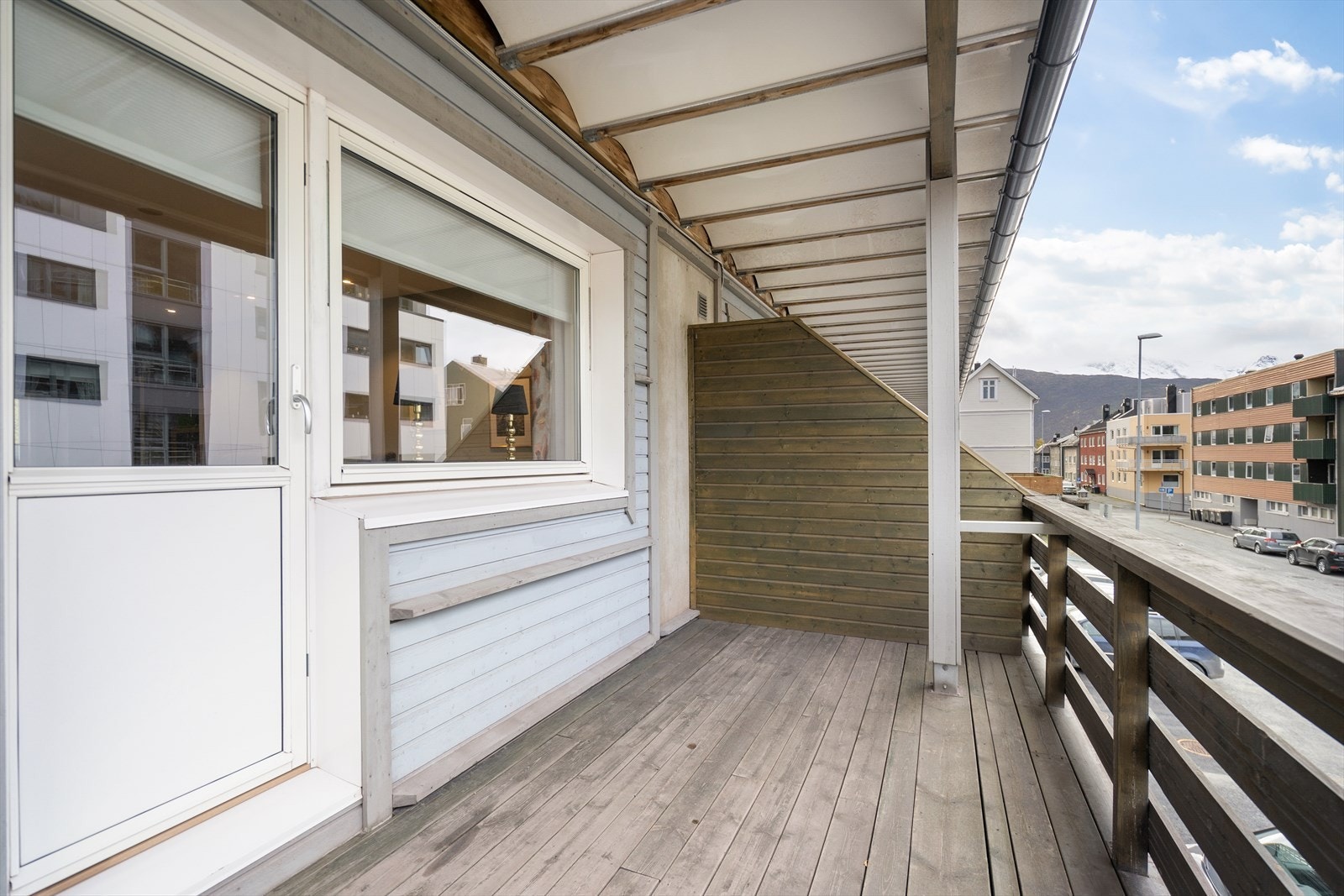 Her er det plass til hyggelig sittegruppe og mulighet til å dekorere med planter og blomster Galleribilde