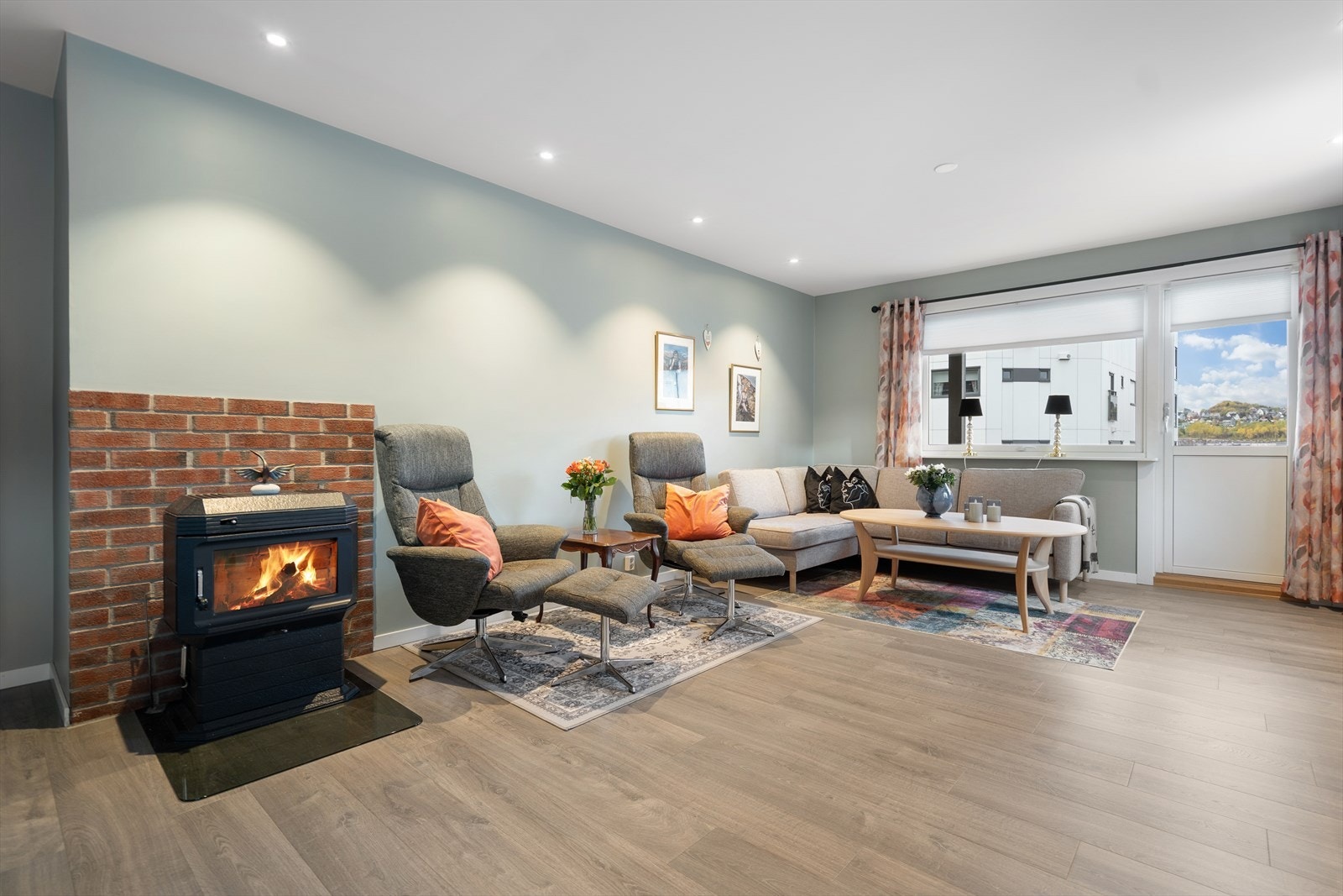 Vedfyring i stue Galleribilde