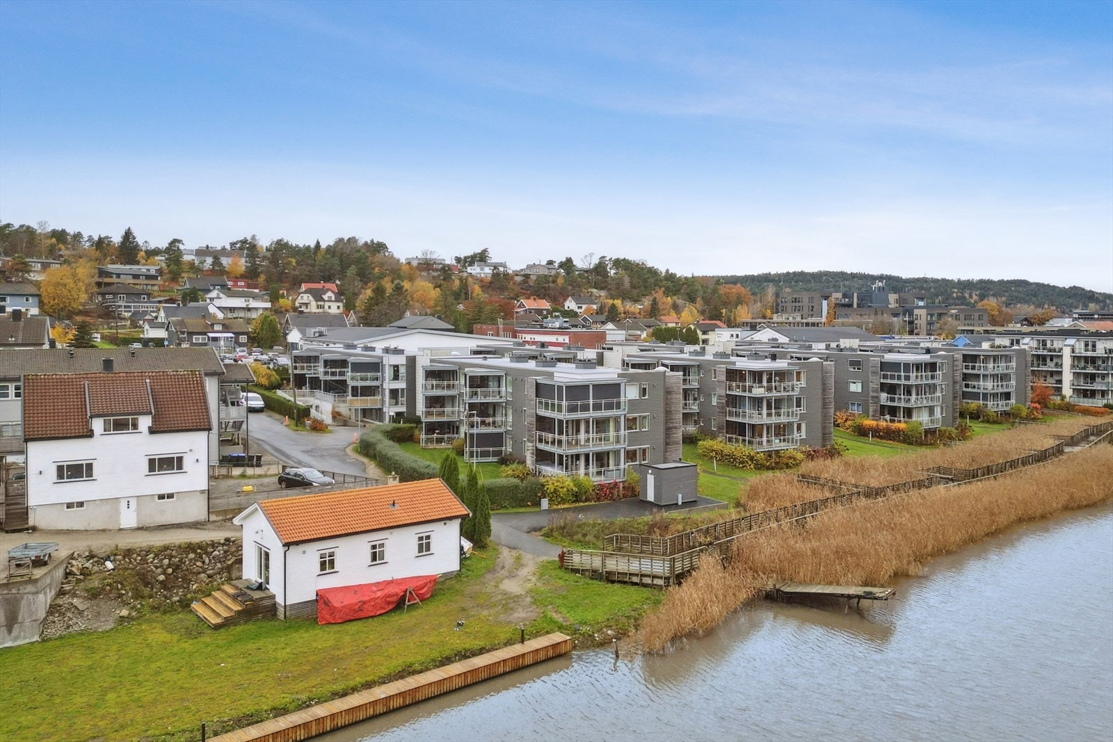 Leiligheten har en fin beliggenhet ved Ørebekkstranda, med nærhet til alt du trenger i hverdagen Galleribilde