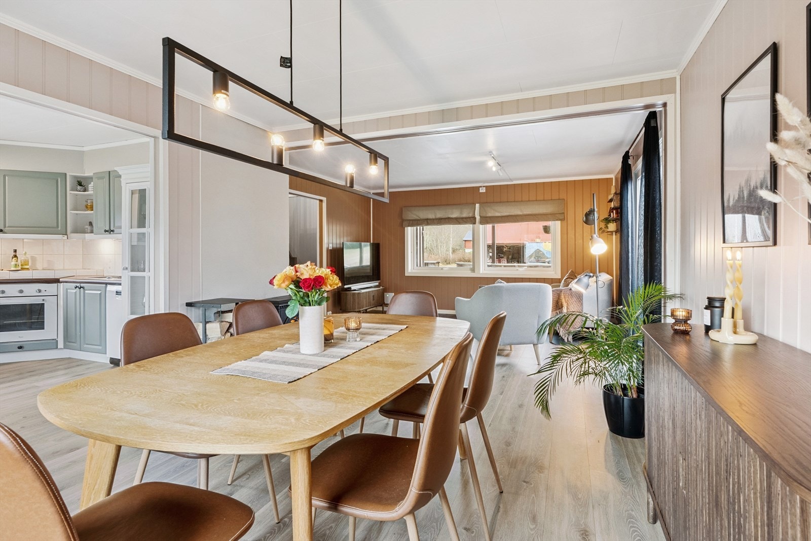 Stue med tidsriktig stil. Galleribilde