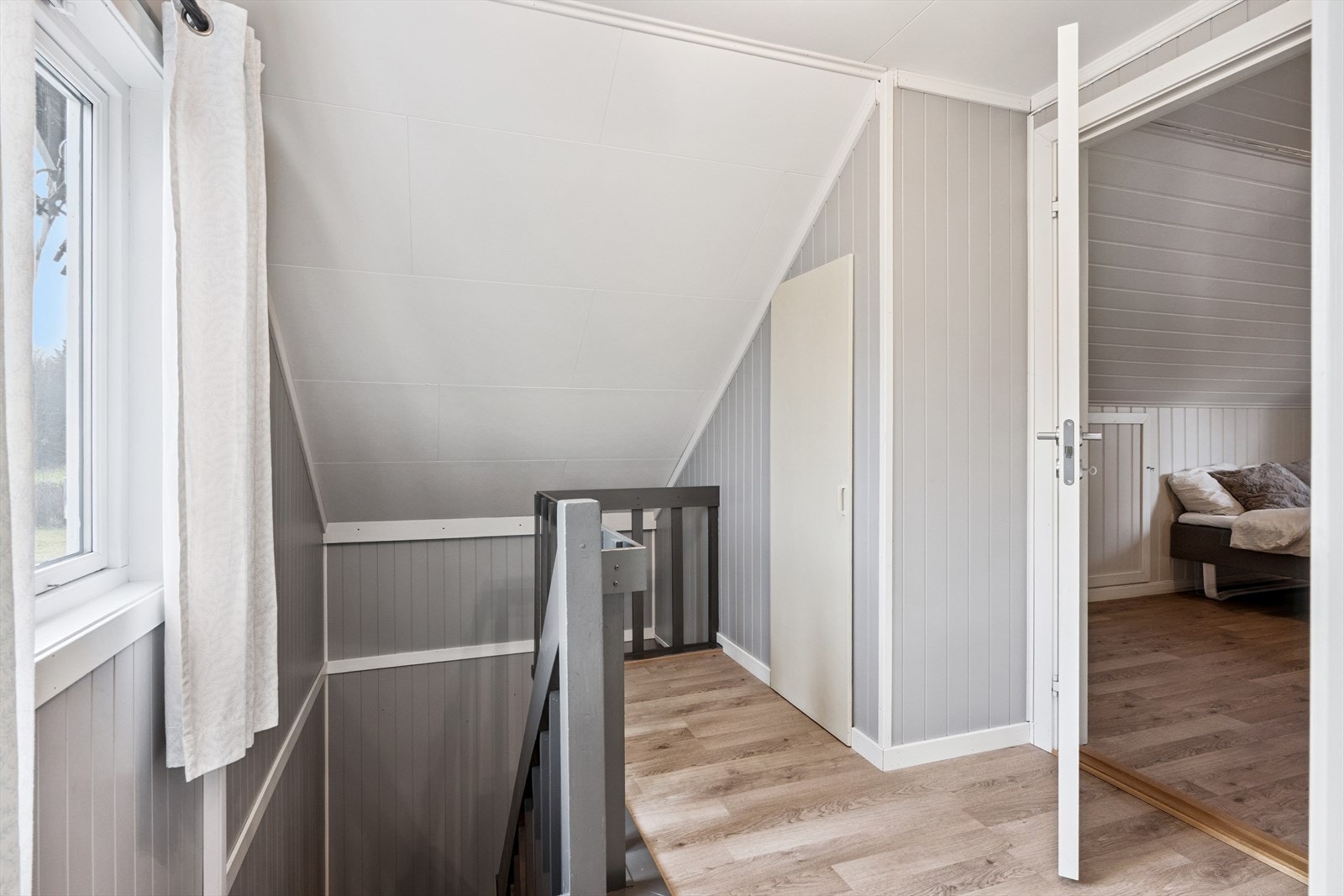 Gang på loft. Galleribilde