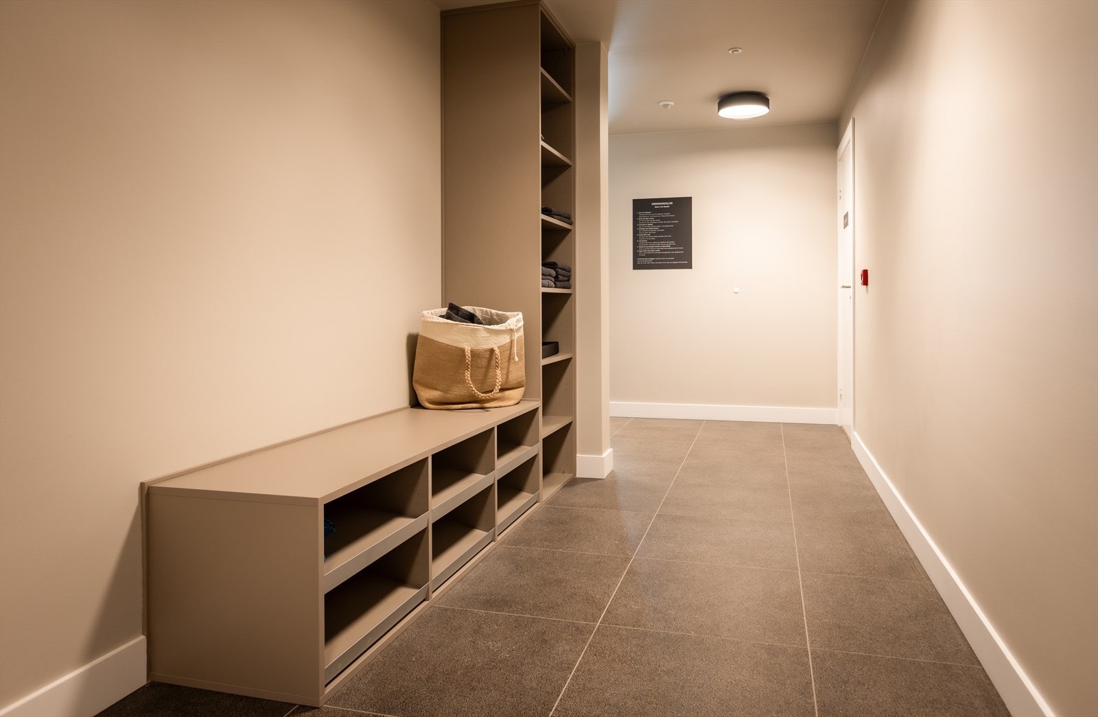 Entre / sokskap til felles treningsrom Galleribilde