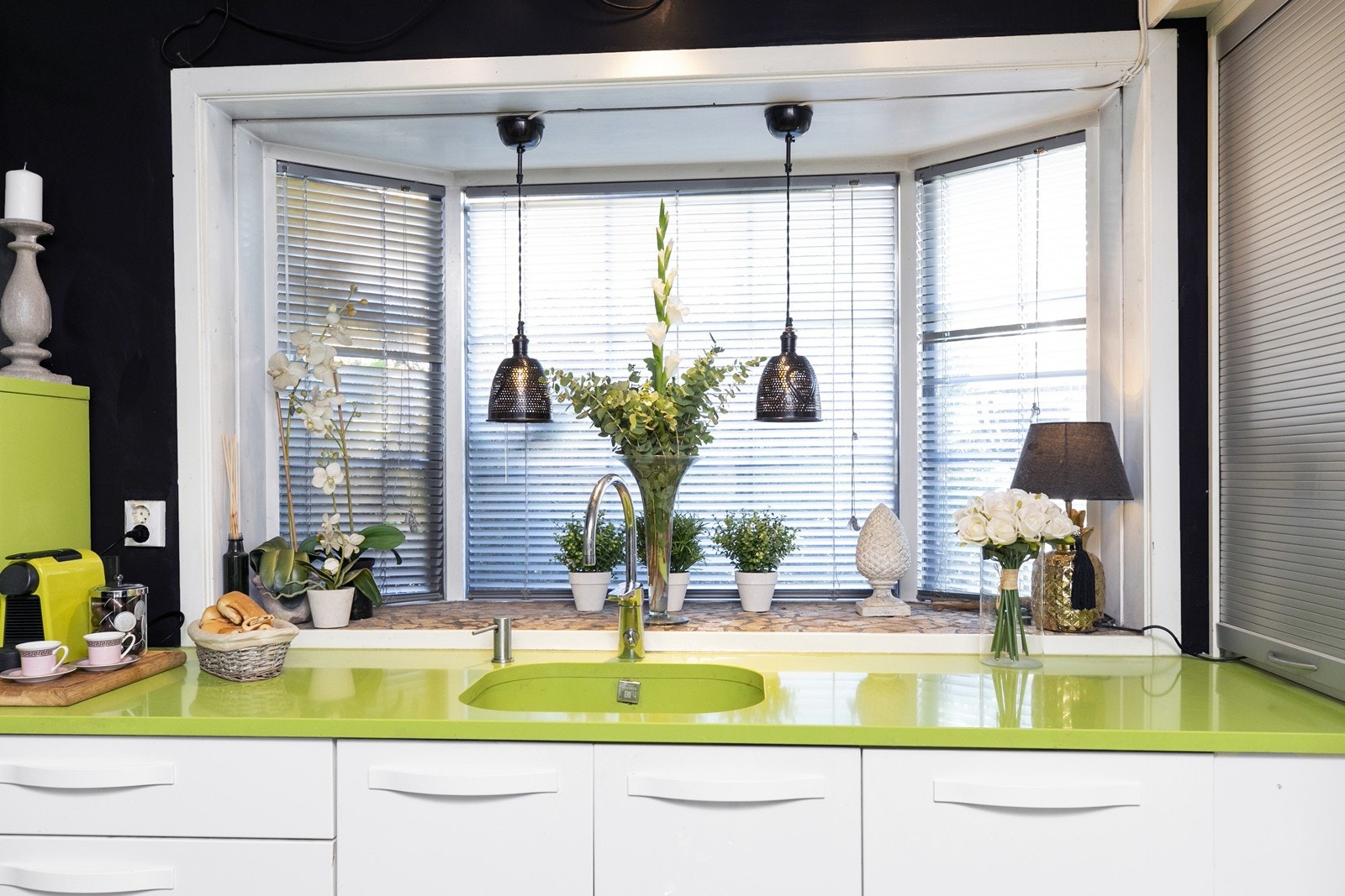 Innredning fra Strai, med speilglans lakkerte fronter Galleribilde