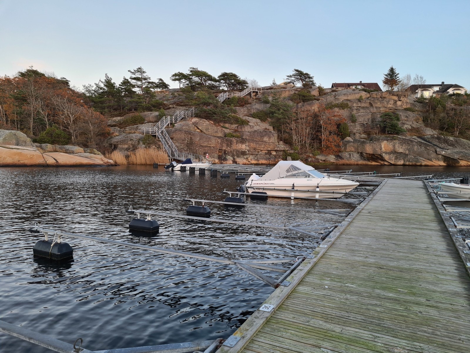 Medfølgende båtplass i fellesbrygge Galleribilde