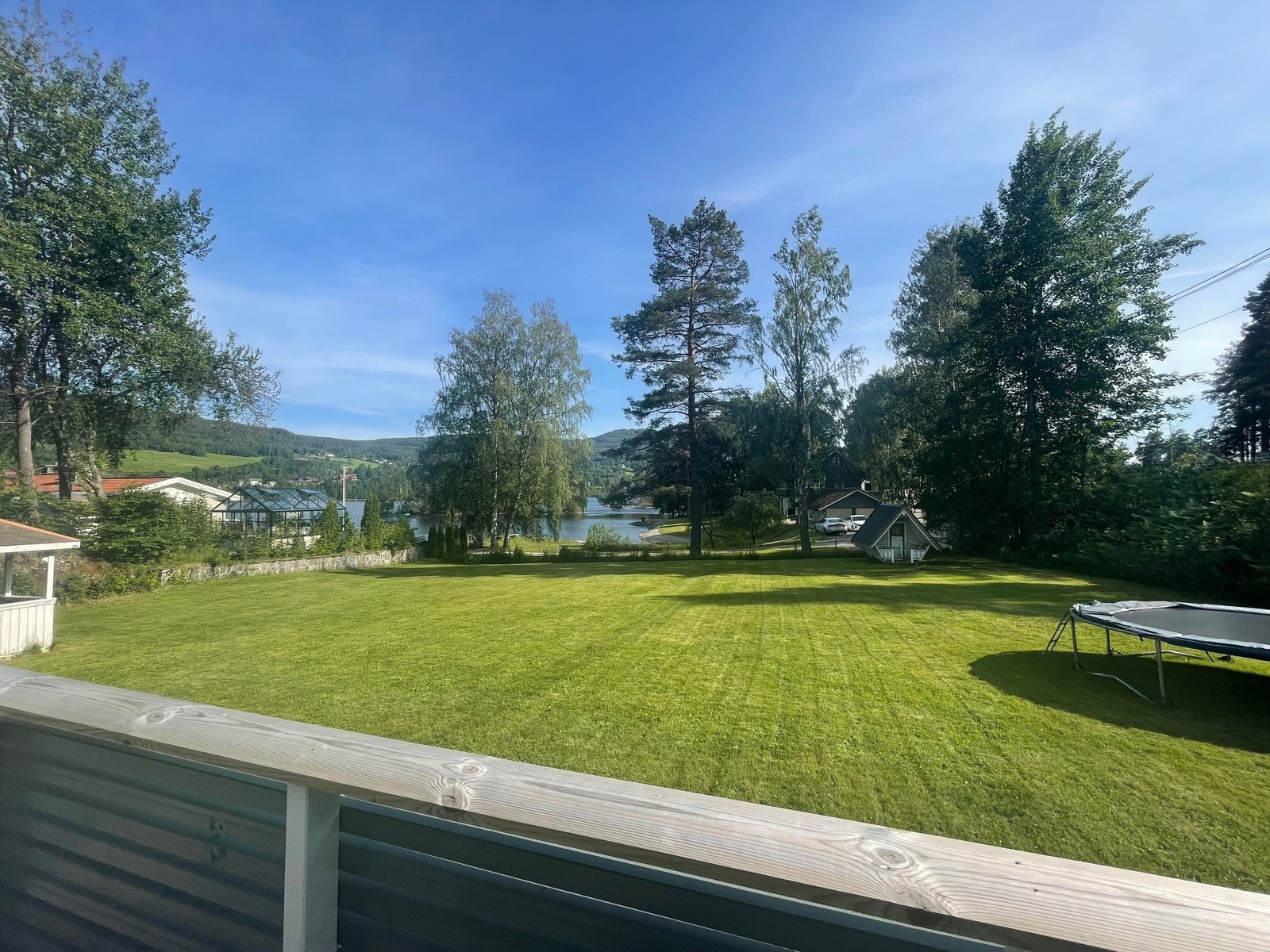 Stort ute område mot Bergsjø Galleribilde