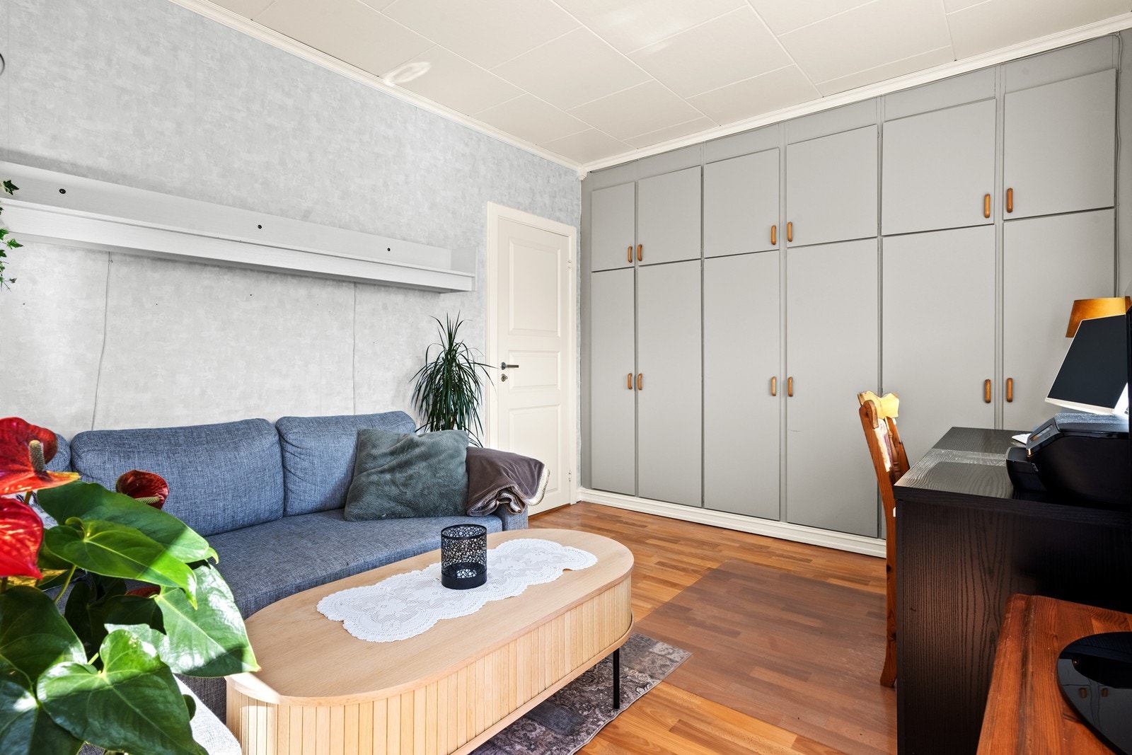 Soverom 2 blir ida benyttet som Tv stue/ kontor Galleribilde