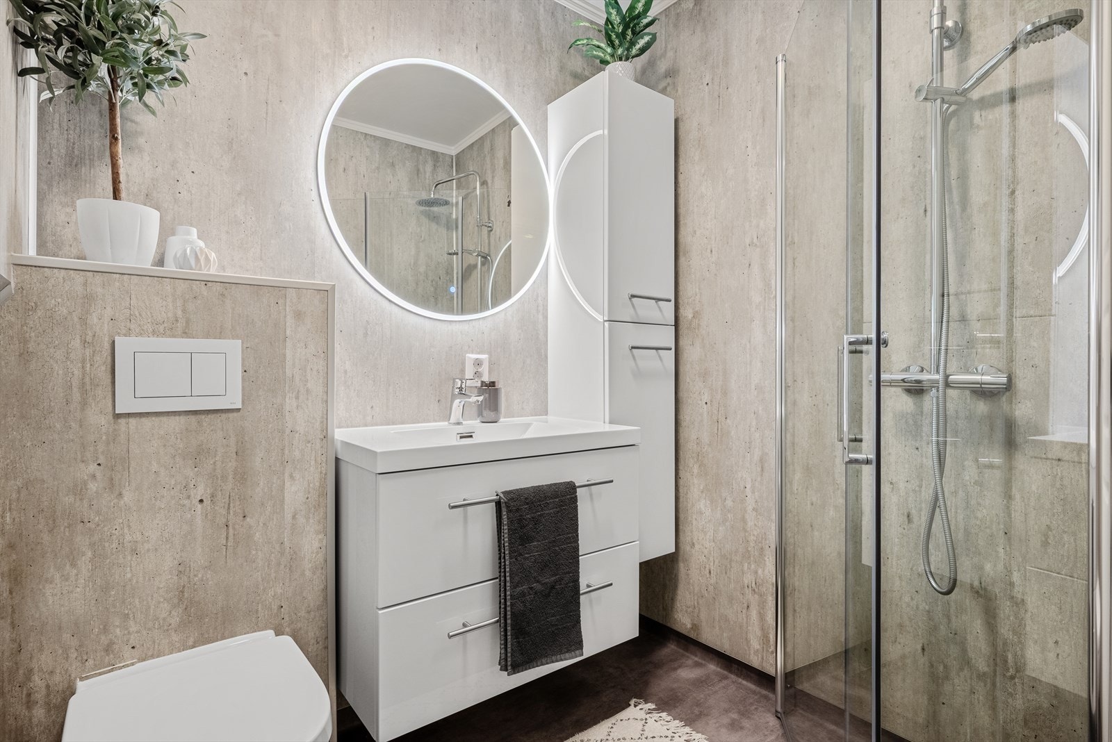 Det er to bad i boligen. Galleribilde