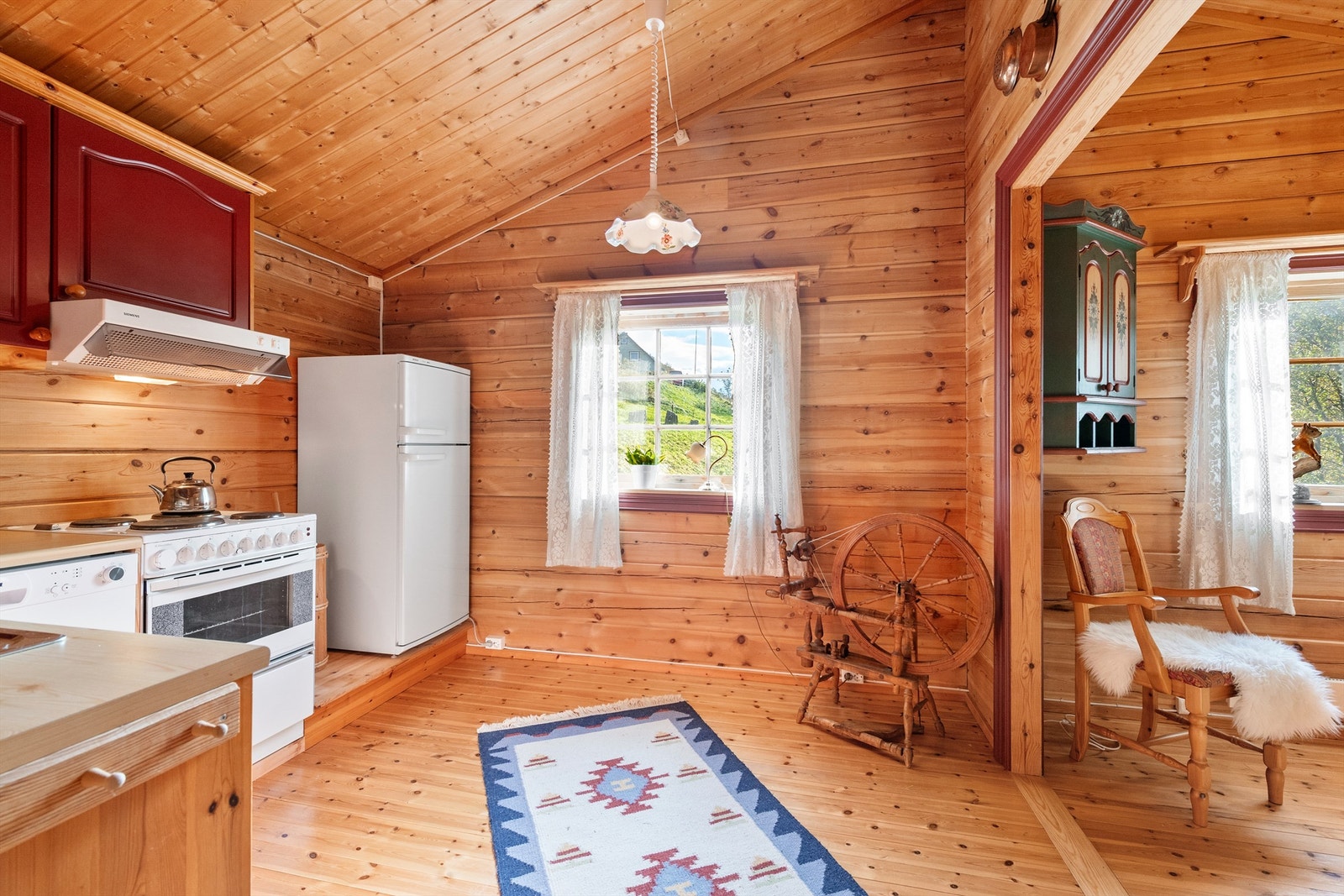 Kjøkken med åpning til spisestue Galleribilde