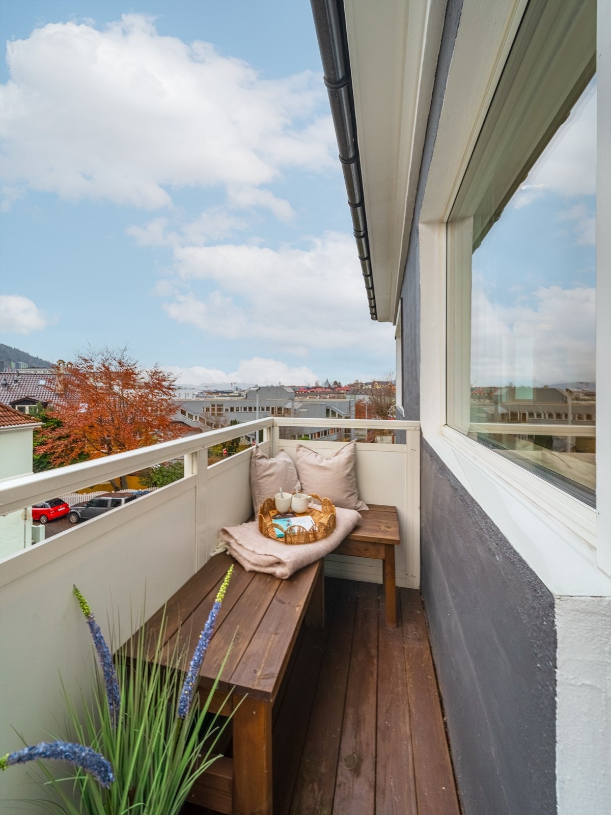 Balkongen måler ca. 3,4 m² Galleribilde