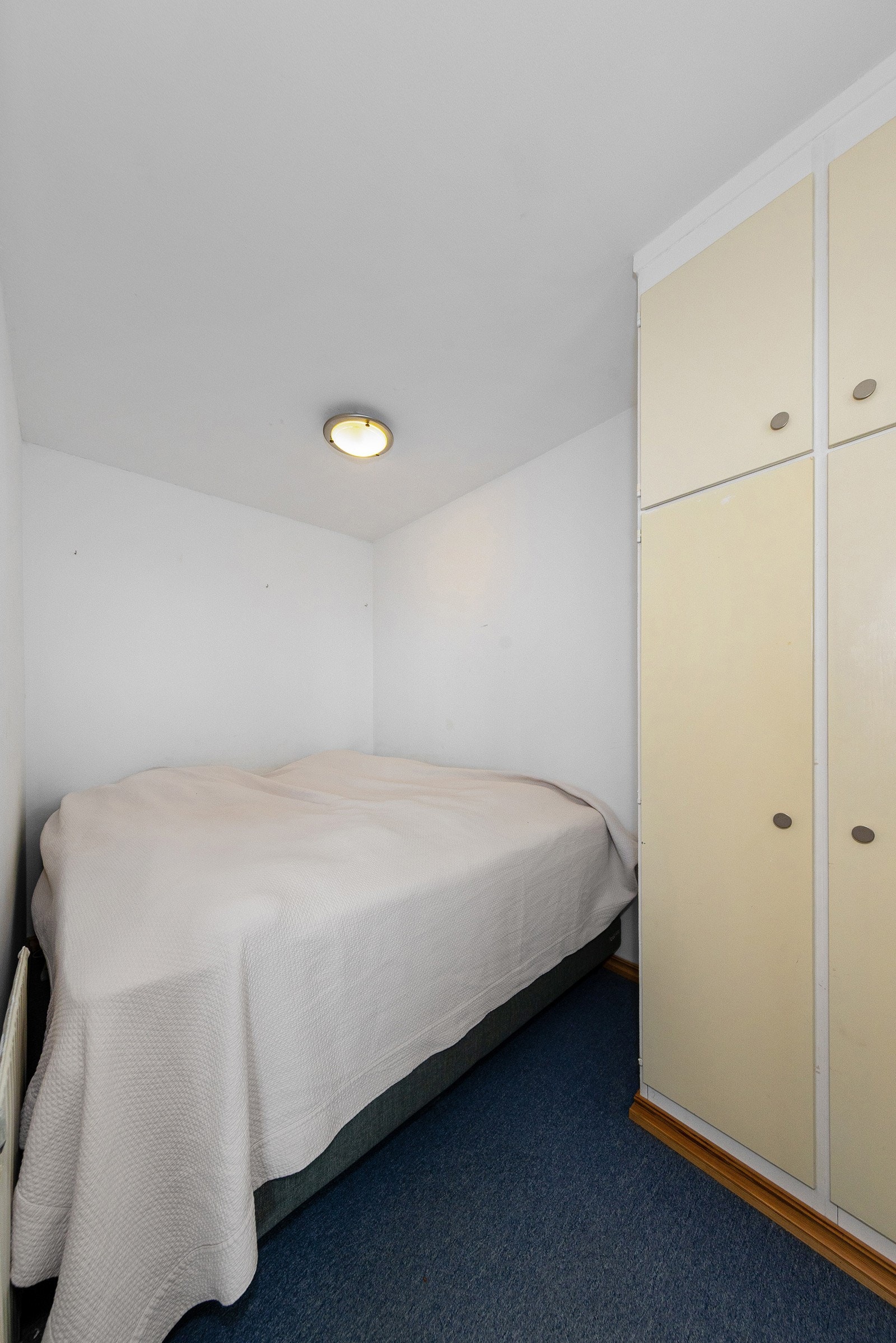 Soverom med garderobeskap Galleribilde