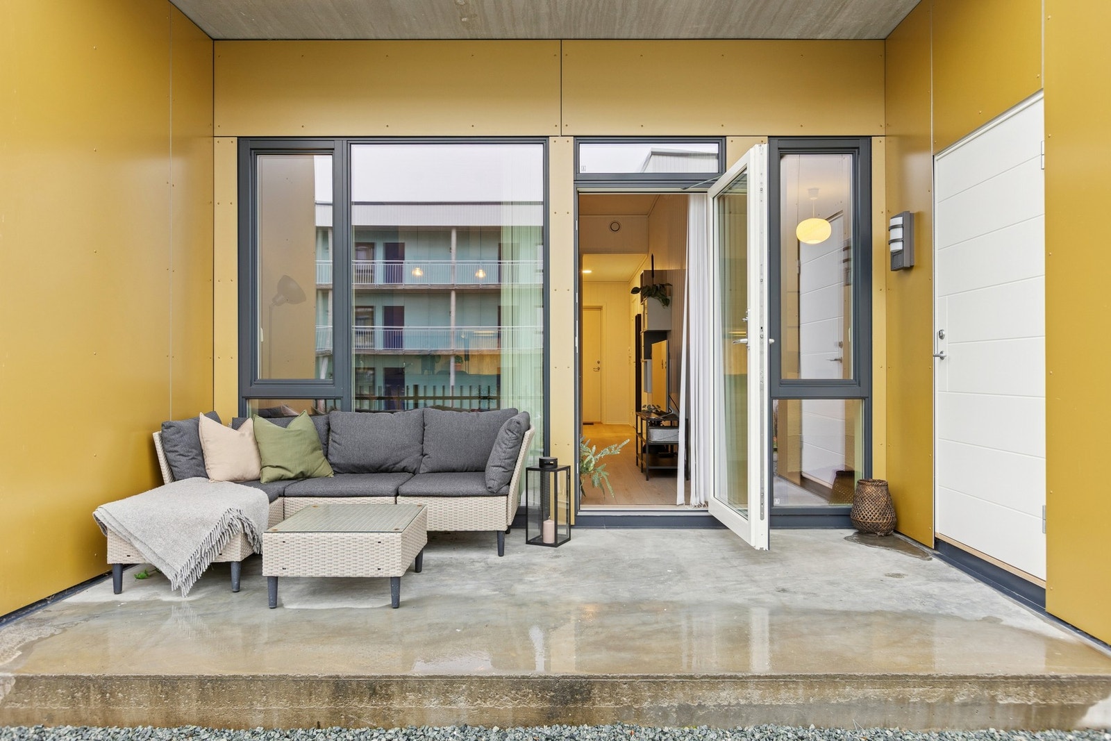 Det er god plass til sittegruppe og praktisk bod med ekstra lagringsplass. Galleribilde