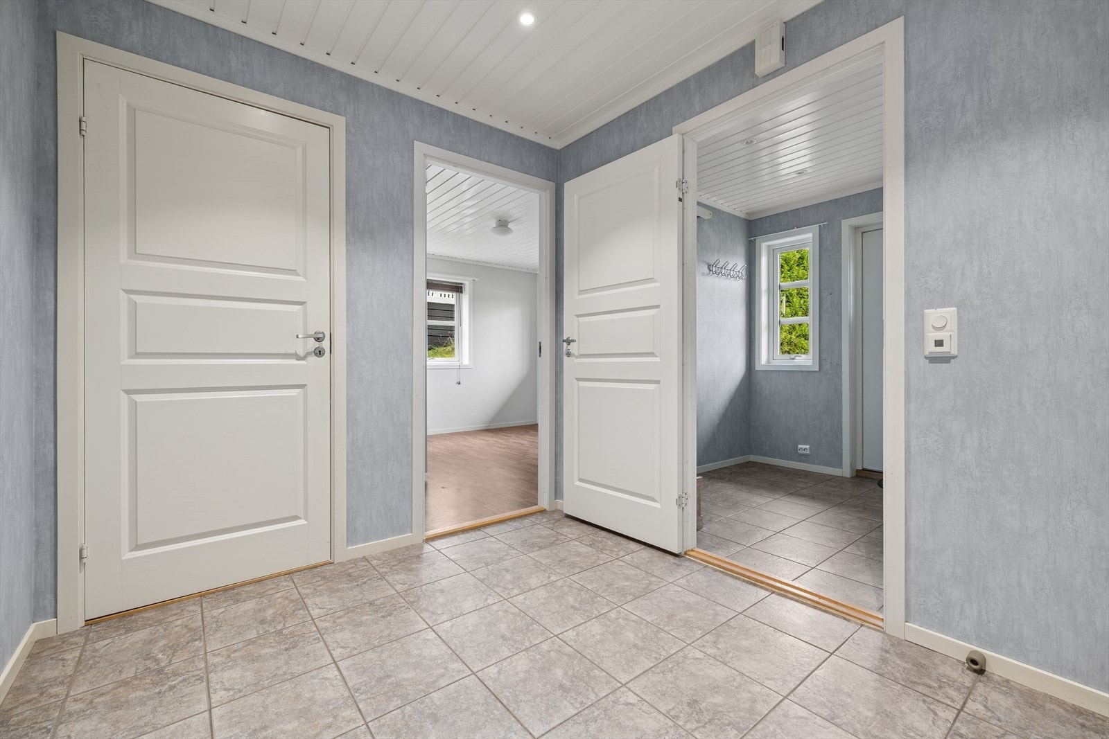 Soverommene ligger rett ved entréen. Galleribilde