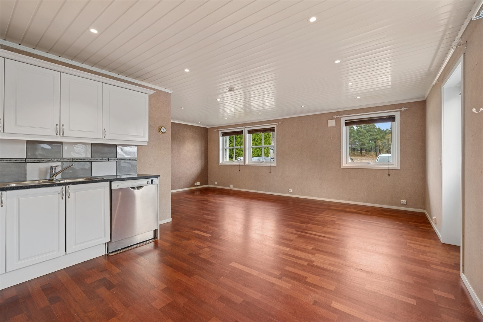 Dette er en innbydende 4-roms selveierleilighet med nærhet til E6, sentrum og grønne omgivelser! Galleribilde