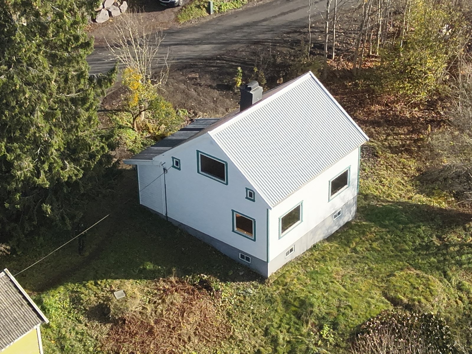 Noe fornyelse på tak er utført for en del år siden. Galleribilde